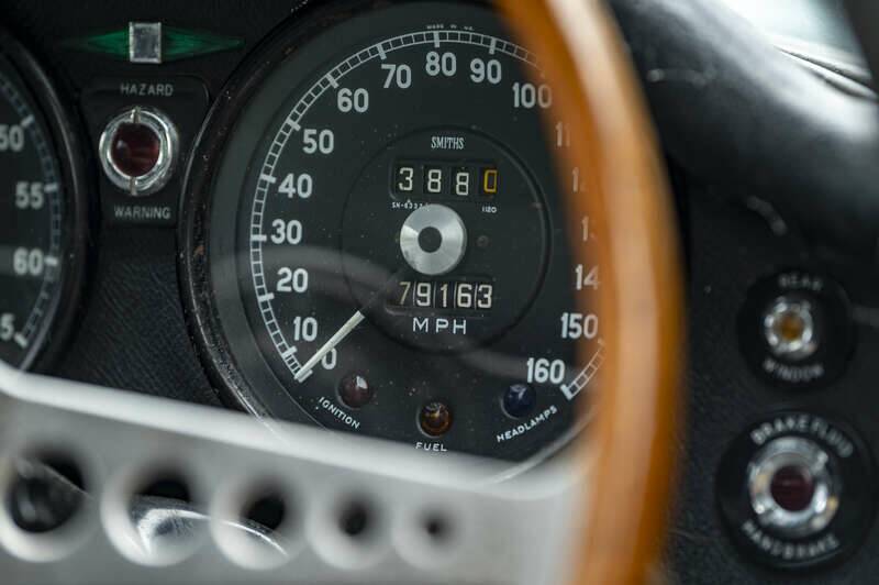 Image 6/50 de Jaguar E-Type (1968)