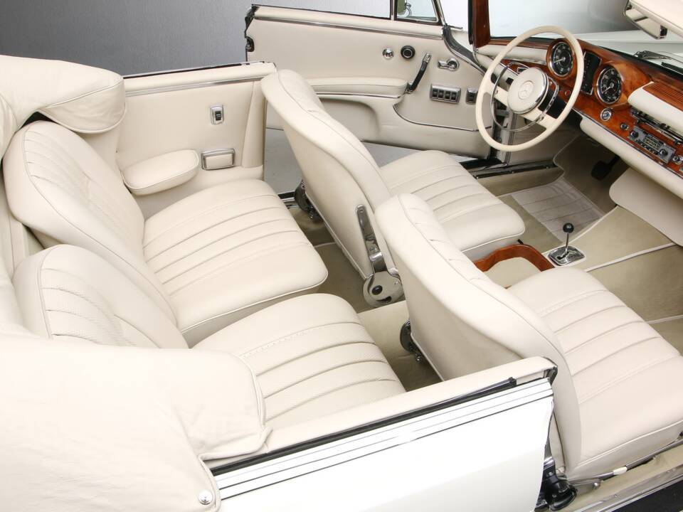 Image 19/27 of Mercedes-Benz 300 SE (1967)