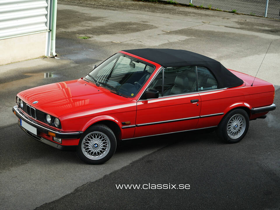 Bild 12/29 von BMW 325i (1990)