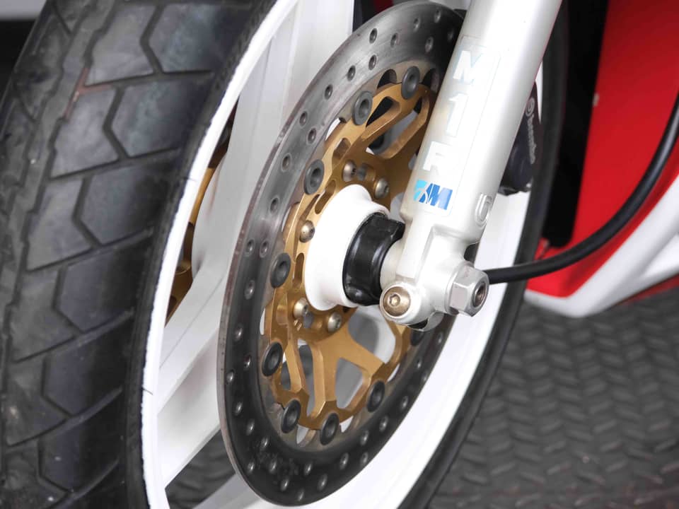 Image 37/95 of Bimota YB6 (1990)