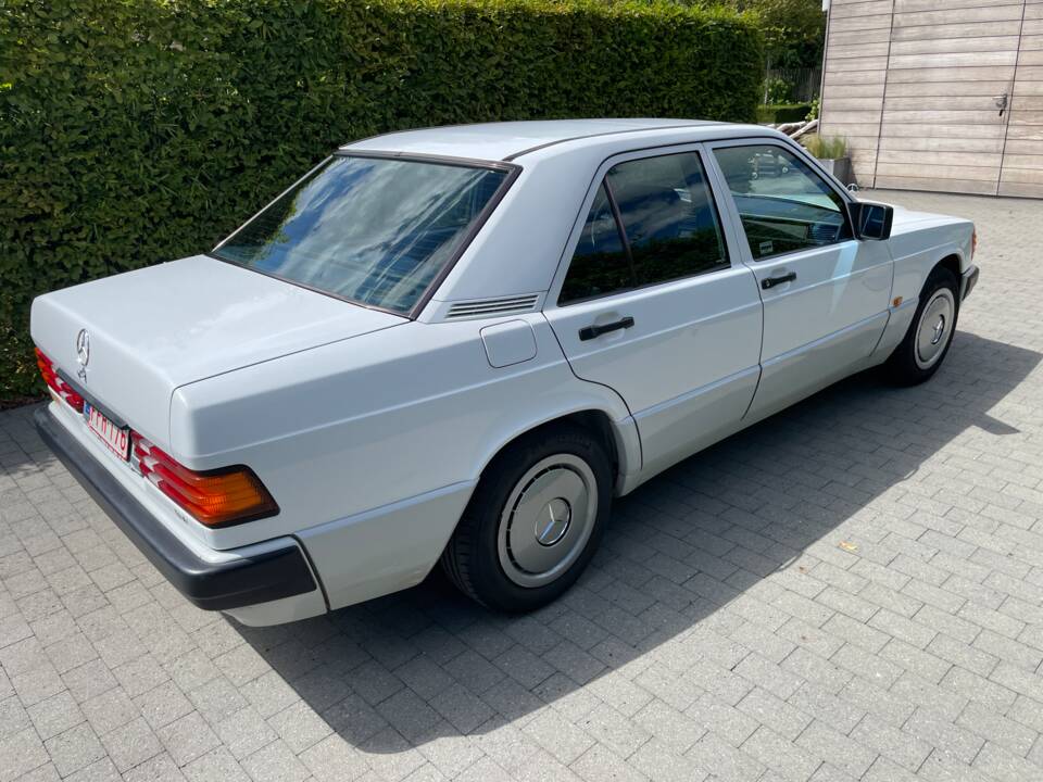 Image 6/57 of Mercedes-Benz 190 D 2.5 (1992)