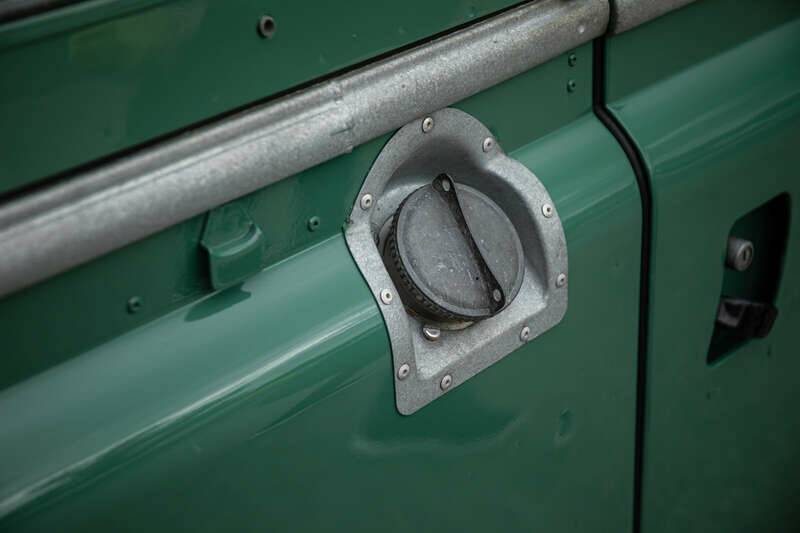 Image 38/41 of Land Rover 90 (1988)