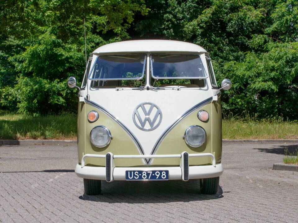 Image 2/8 of Volkswagen T1 minibus (1965)