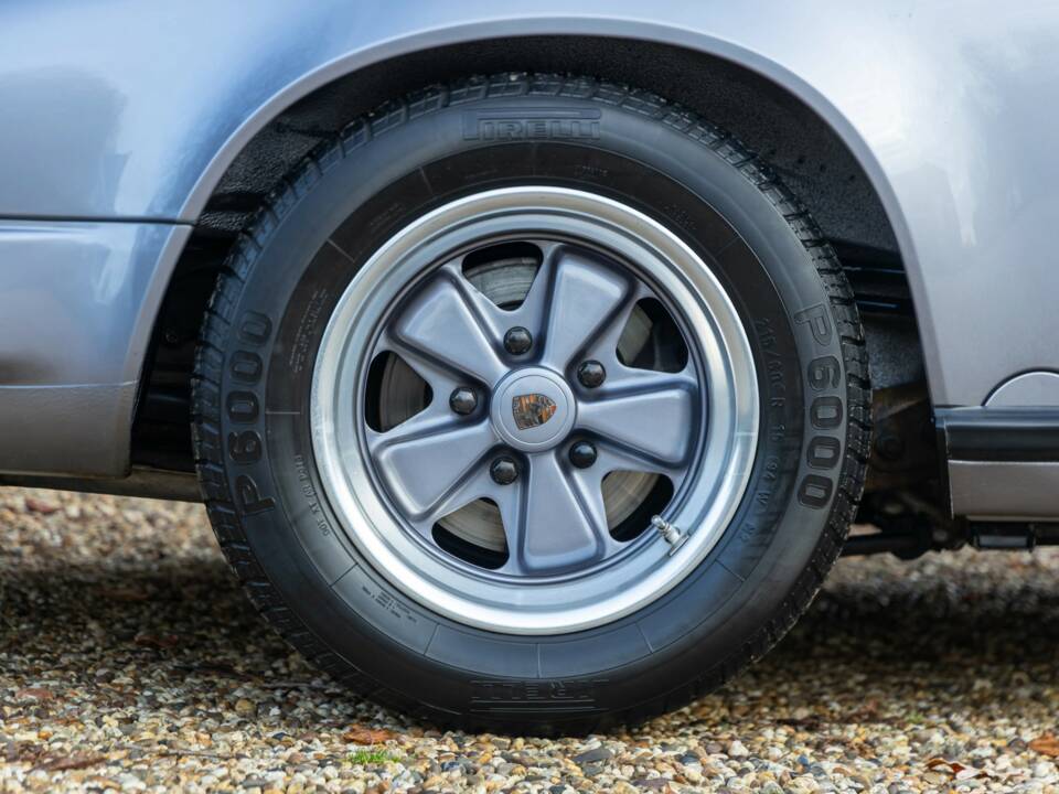 Immagine 50/50 di Porsche 911 Carrera 3.2 "25 years 911" (1988)