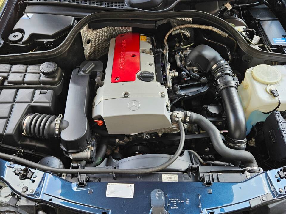 Afbeelding 25/32 van Mercedes-Benz CLK 230 Kompressor (2001)