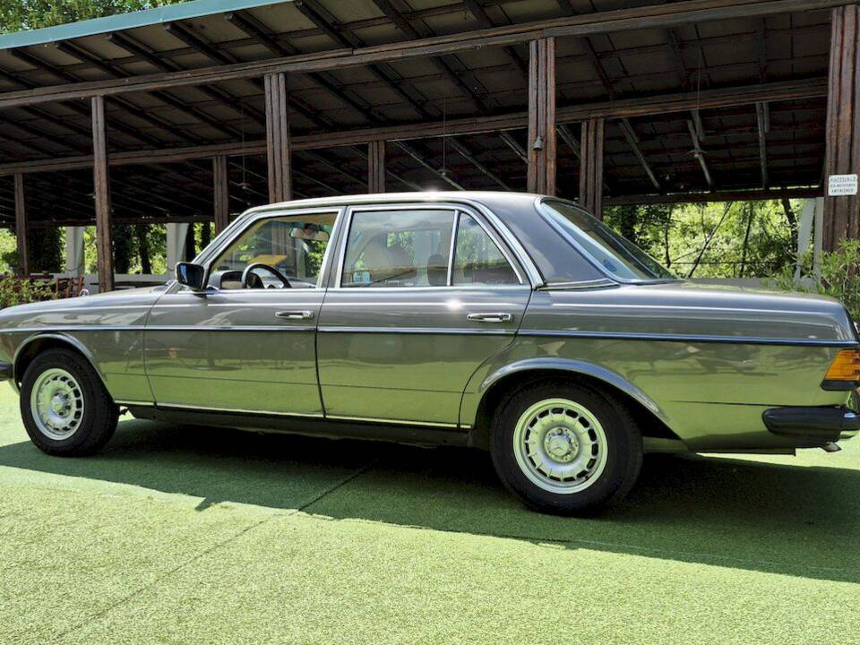 Image 19/71 of Mercedes-Benz 240 D (1980)
