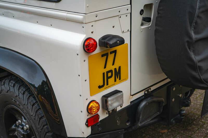 Image 19/41 of Land Rover Defender 90 "50th Anniversary" (1999)