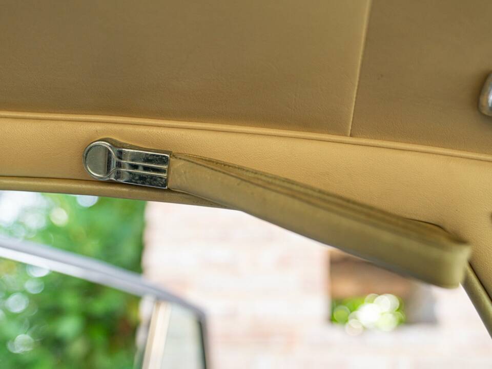 Image 38/50 of Bentley T 1 (1973)