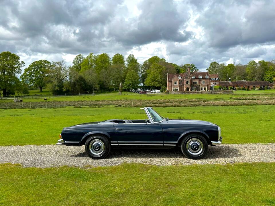 Image 3/55 of Mercedes-Benz 230 SL (1967)