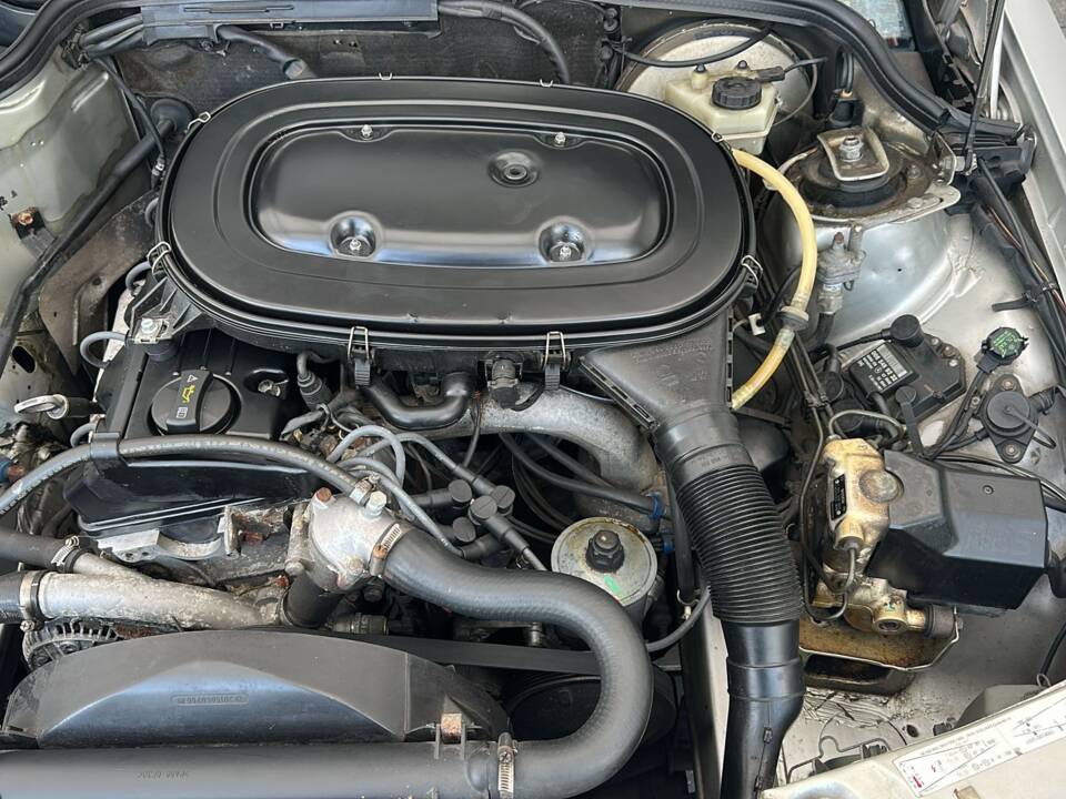 Immagine 9/49 di Mercedes-Benz 190 E (1990)