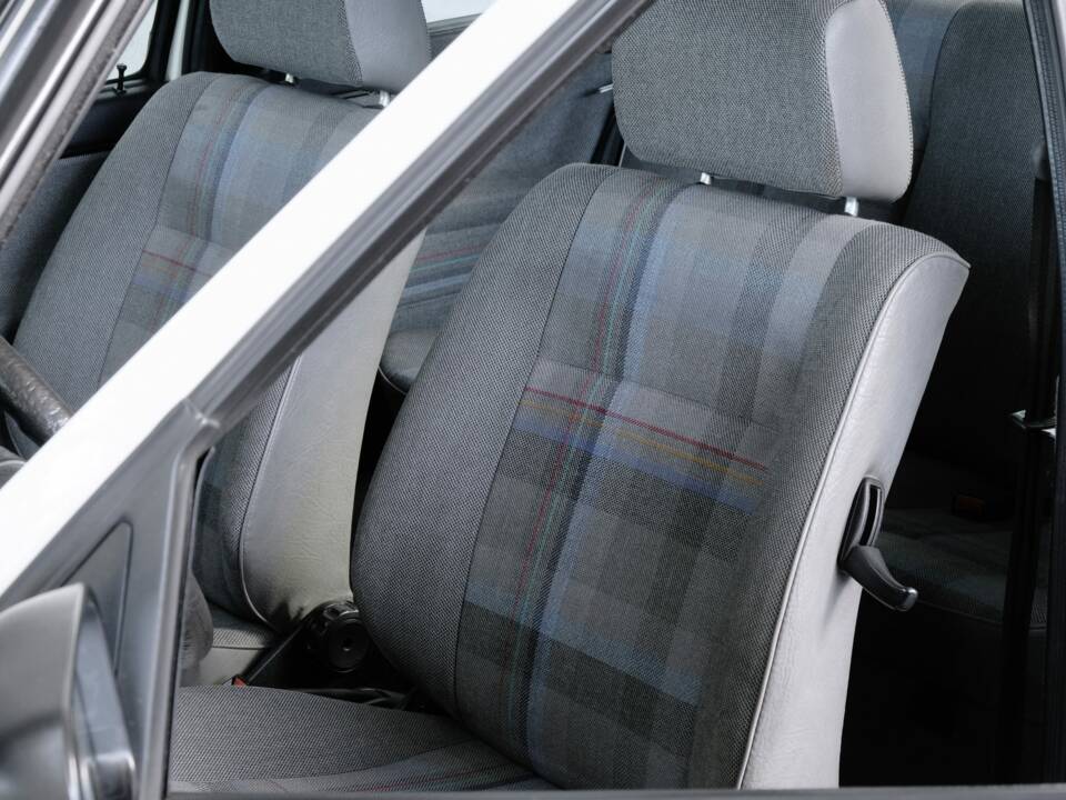 Image 19/41 of Volkswagen Golf Mk II 1.3 (1989)