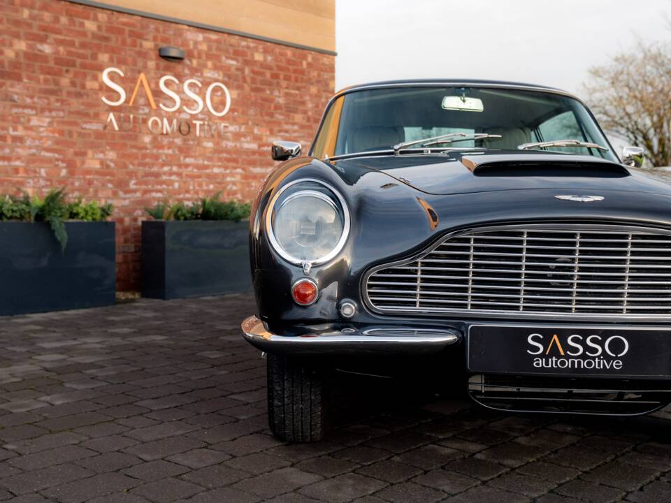 Image 17/79 of Aston Martin DB 6 (1968)