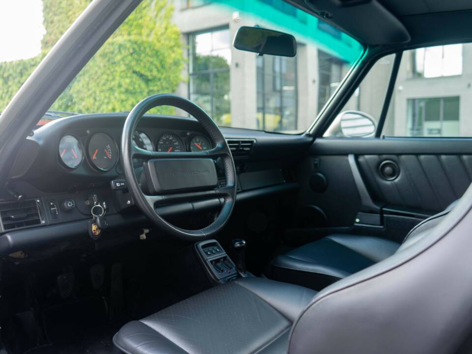 Bild 12/31 von Porsche 911 Carrera 4 (1990)