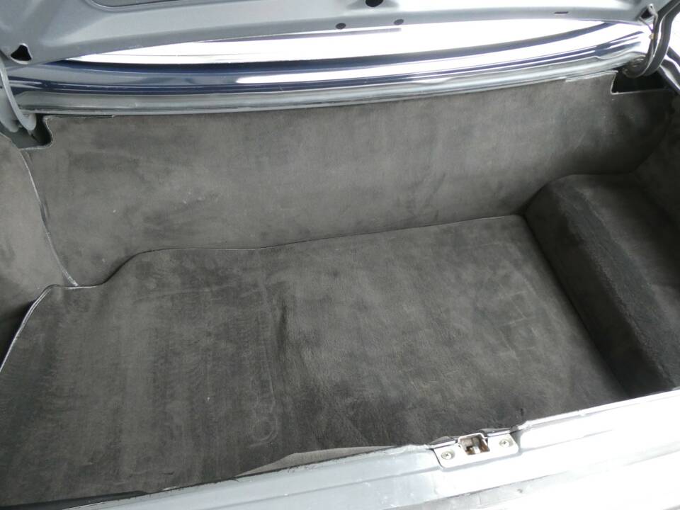 Image 19/25 of Mercedes-Benz 560 SL (1989)