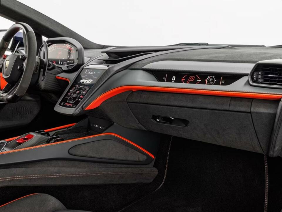 Immagine 10/15 di Lamborghini Revuelto (2024)