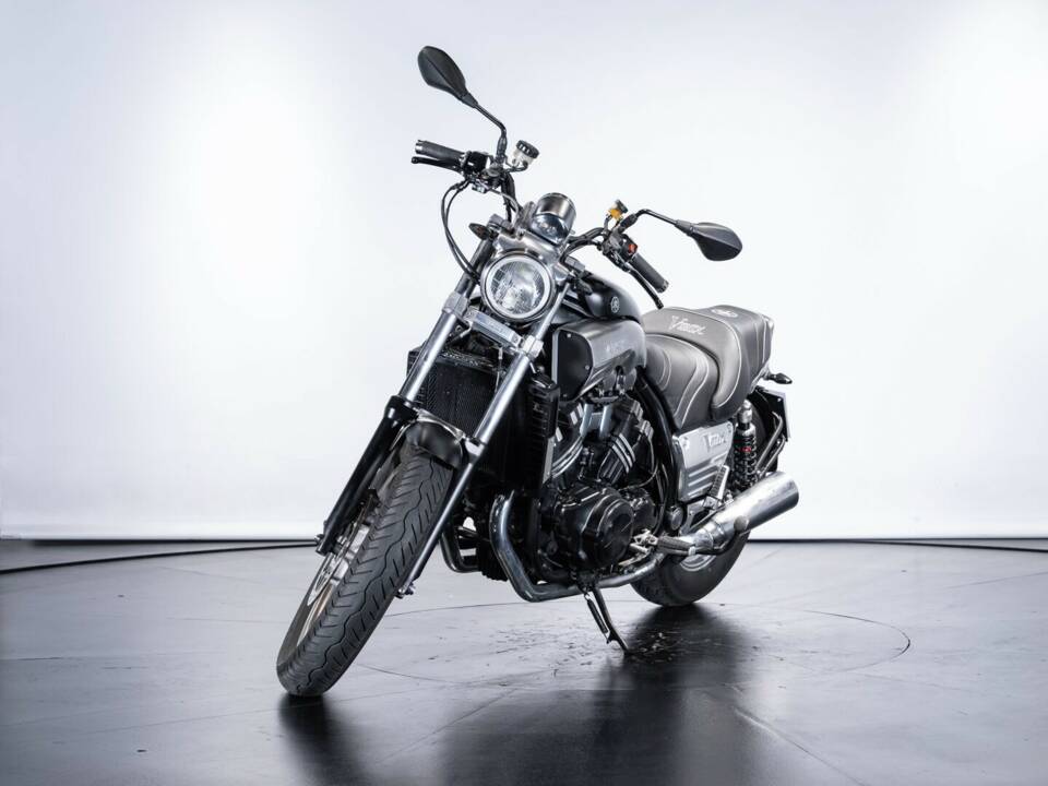 Image 2/50 of Yamaha V-Max 1200 (1991)