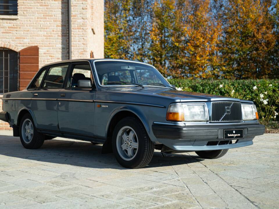 Obraz 2/50 pojazdu Volvo 244 GL D (1984)
