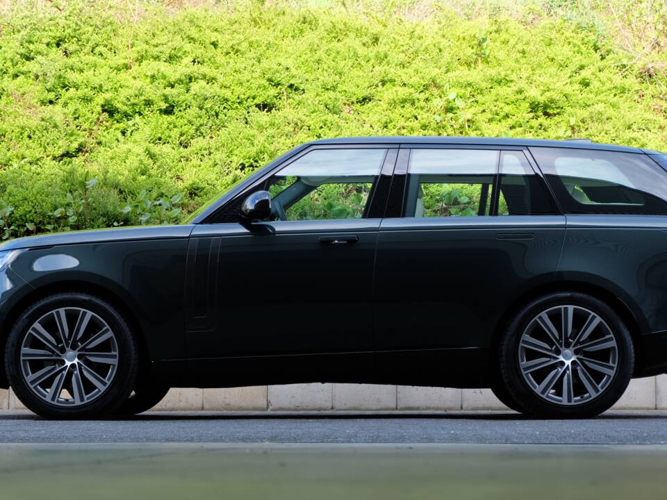 Image 14/61 of Land Rover Range Rover D350 (2025)