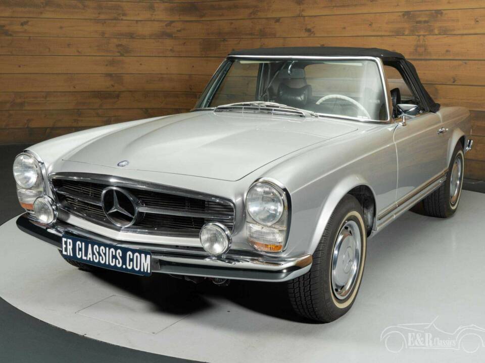 Image 13/19 de Mercedes-Benz 280 SL (1968)
