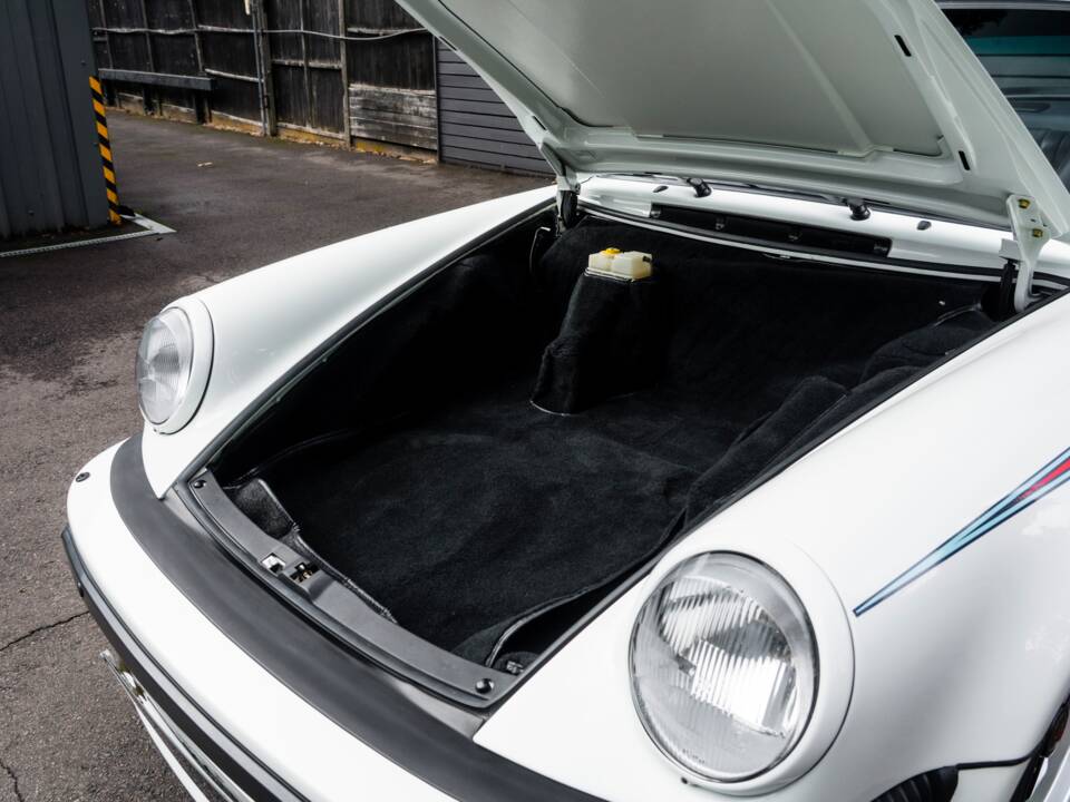 Image 14/50 of Porsche 911 Turbo LE (1989)