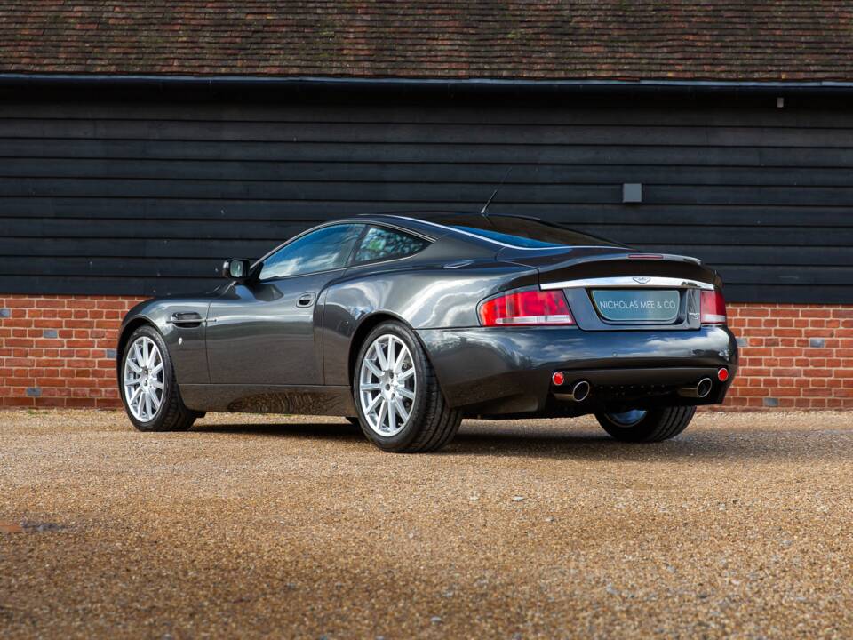 Image 3/92 of Aston Martin V12 Vanquish S (2007)
