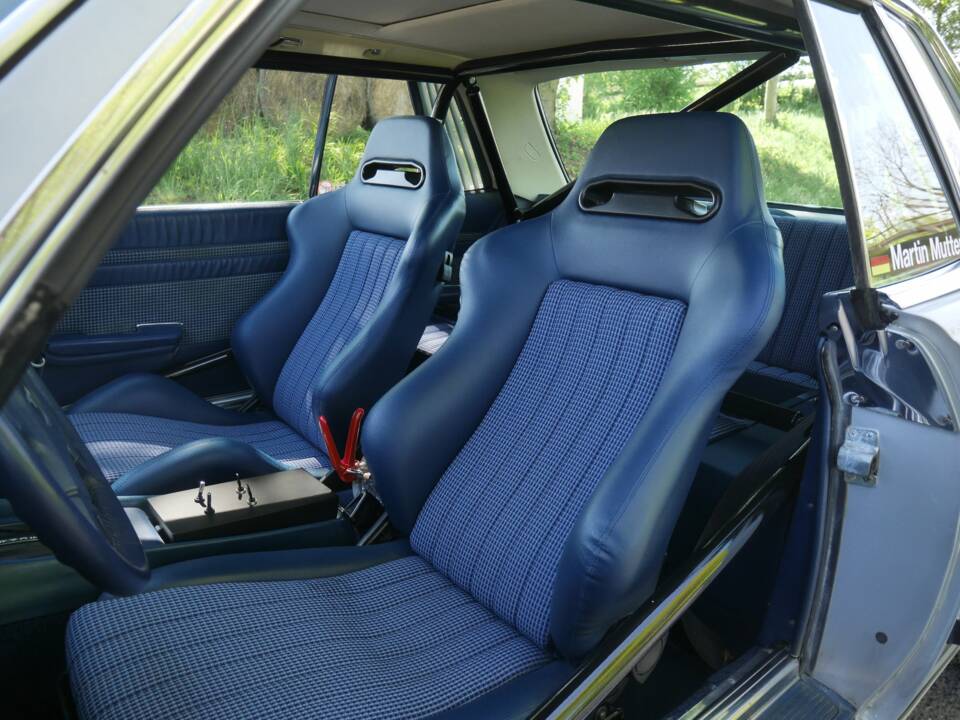 Image 14/26 of Mercedes-Benz 450 SLC (1900)