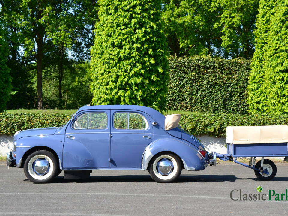 Image 2/50 of Renault 4 CV Décapotable (1954)