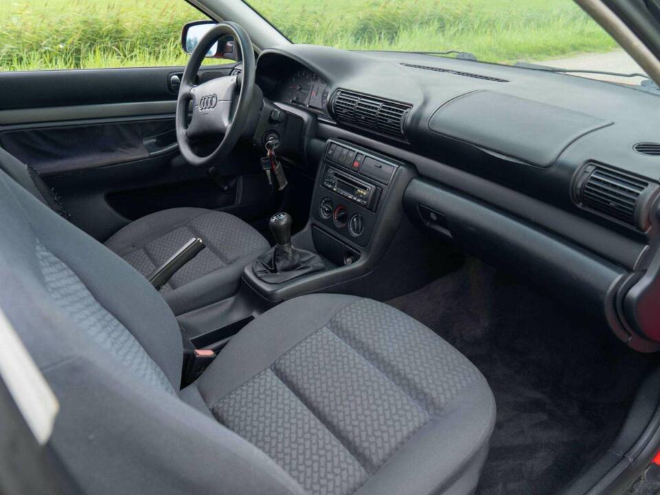 Image 34/40 de Audi A4 1.6 (1995)