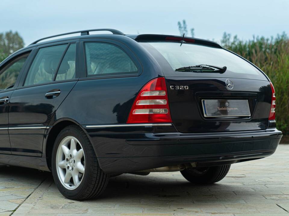 Immagine 18/50 di Mercedes-Benz C 320 T (2001)