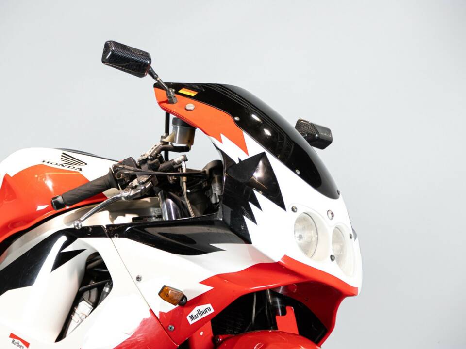 Image 10/44 de Honda CBR 900RR Fireblade (1999)