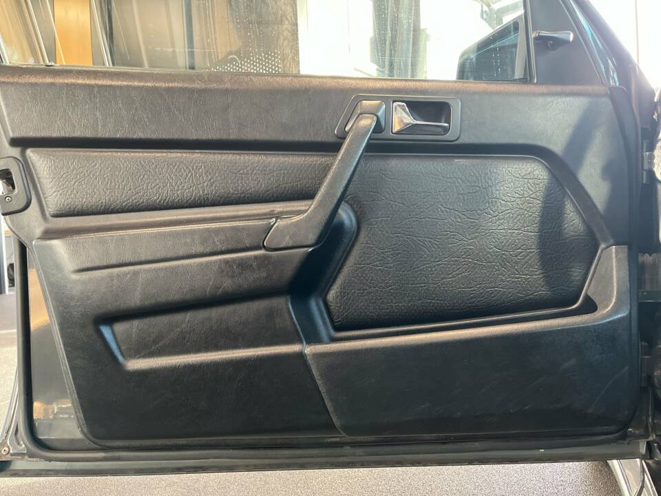 Bild 16/22 von Mercedes-Benz 190 E 2.5-16 (1990)