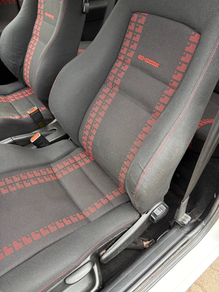 Immagine 22/26 di Volkswagen Golf III 1.8 (1993)