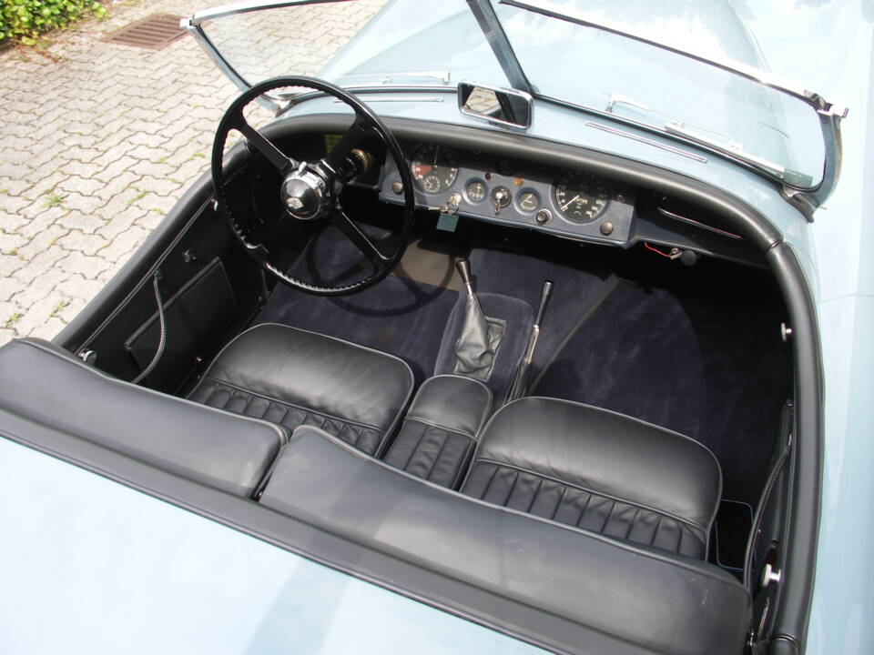 Immagine 17/54 di Jaguar XK 120 SE OTS (1953)