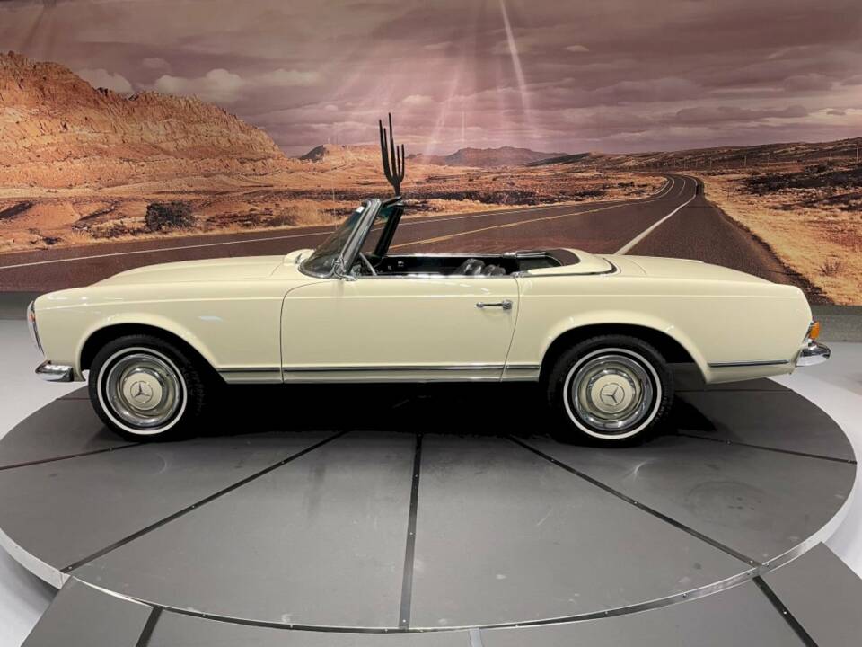 Image 7/33 of Mercedes-Benz 230 SL (1967)
