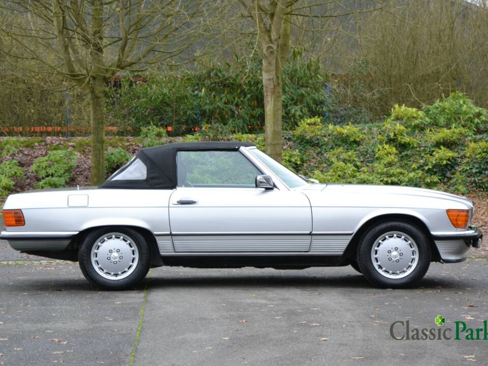 Image 24/50 of Mercedes-Benz 300 SL (1986)