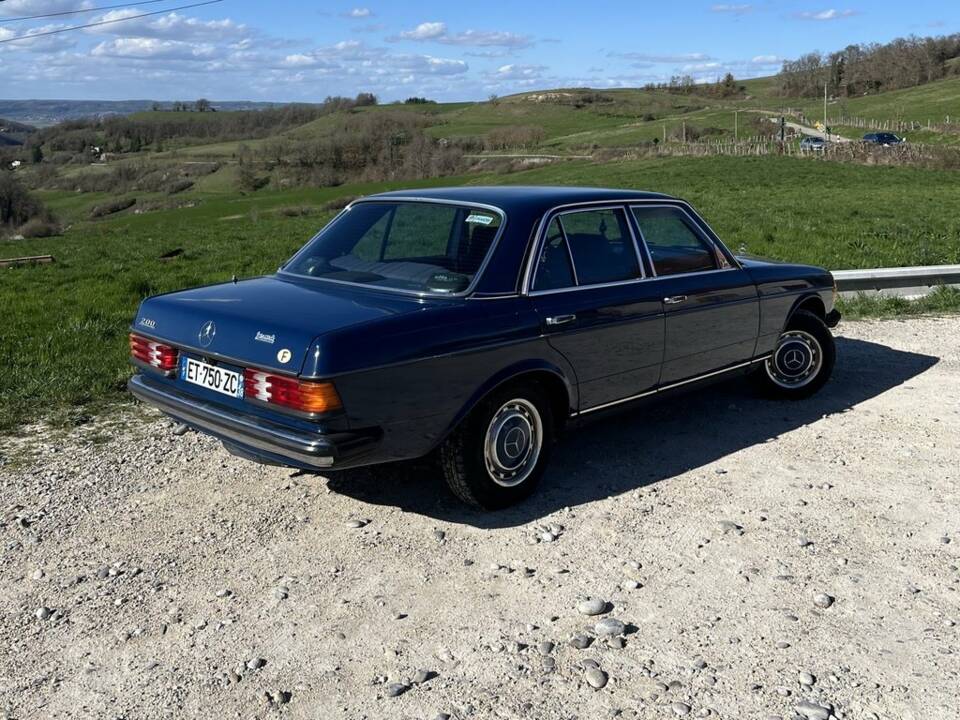 Bild 7/8 von Mercedes-Benz 200 (1984)