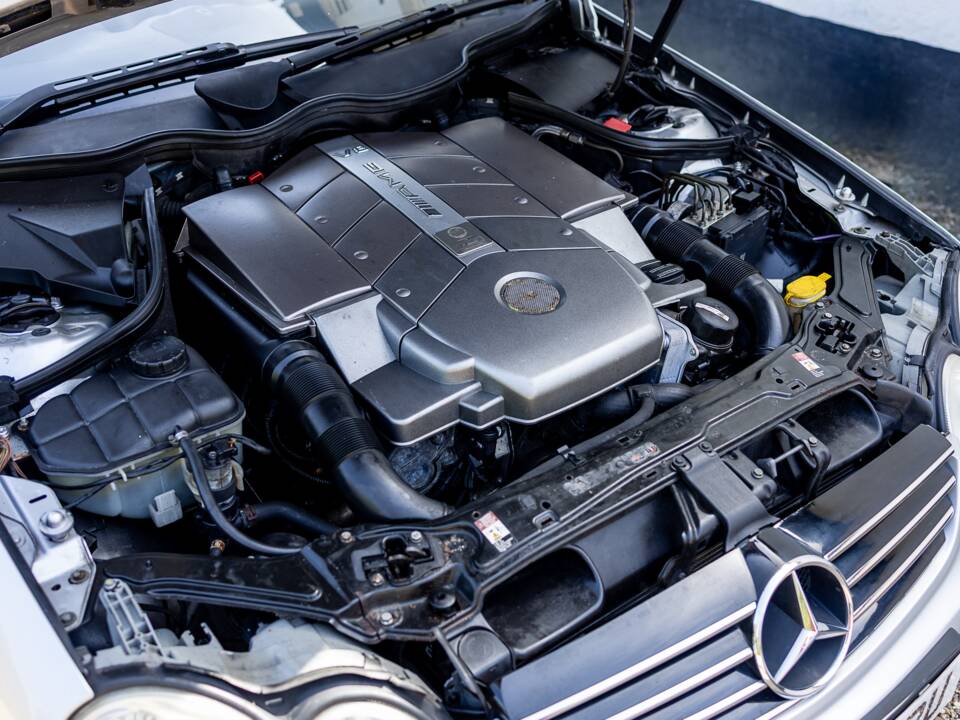 Image 21/50 of Mercedes-Benz CLK 55 AMG (2003)