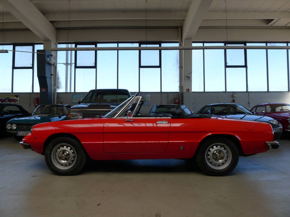 Image 29/36 of Alfa Romeo 2000 Spider Veloce (1982)