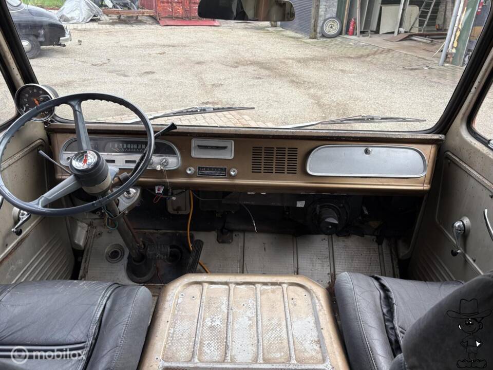 Image 16/50 of Chevrolet G-10 Van (1965)