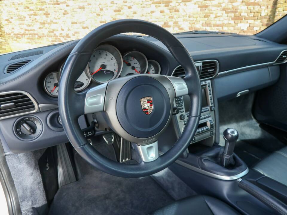 Image 17/50 of Porsche 911 Carrera S (2004)