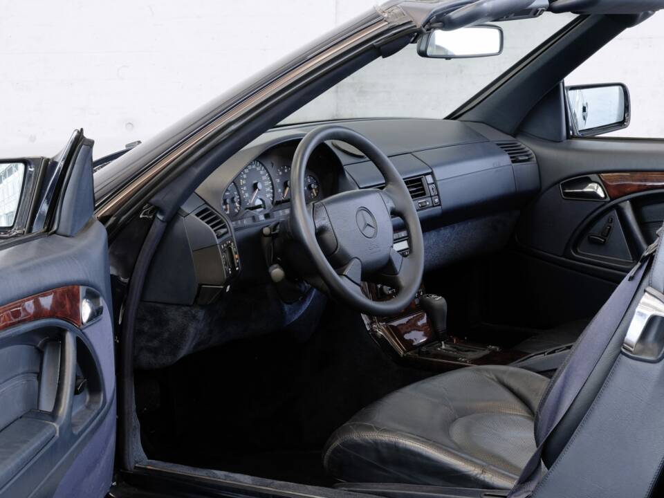 Image 12/46 of Mercedes-Benz SL 320 (1998)