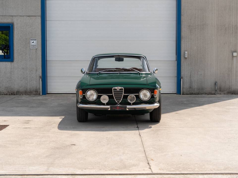 Image 43/83 of Alfa Romeo Giulia GT 1300 Junior (1968)