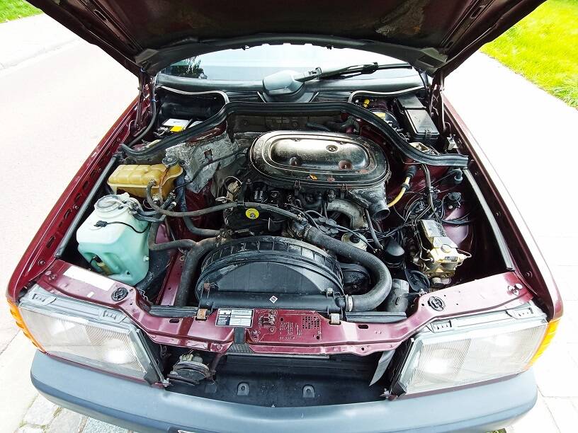 Afbeelding 14/14 van Mercedes-Benz 200 E (1989)