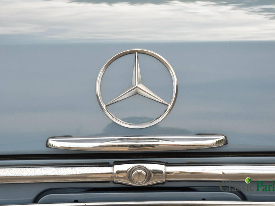 Image 47/50 de Mercedes-Benz 280 SE 3,5 (1971)