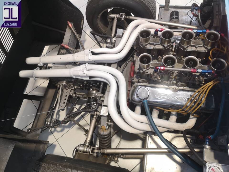 Image 37/50 of Ford GT40 (1966)