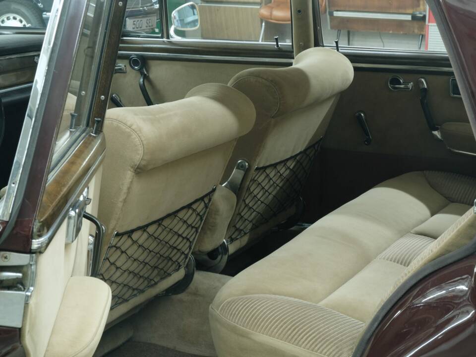Image 19/50 of Mercedes-Benz 300 SE lang (1965)