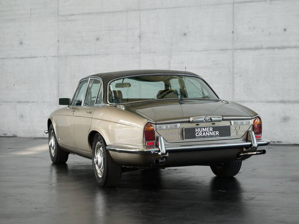 Bild 14/50 von Jaguar XJ 6 L 4.2 (1975)