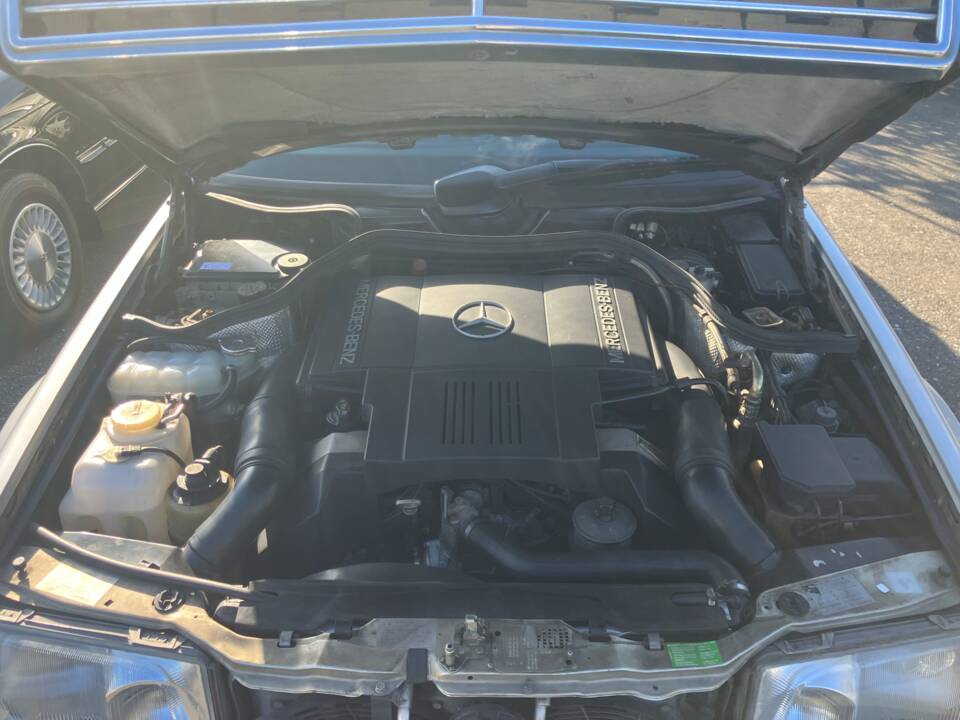 Immagine 39/44 di Mercedes-Benz E 500 (1993)
