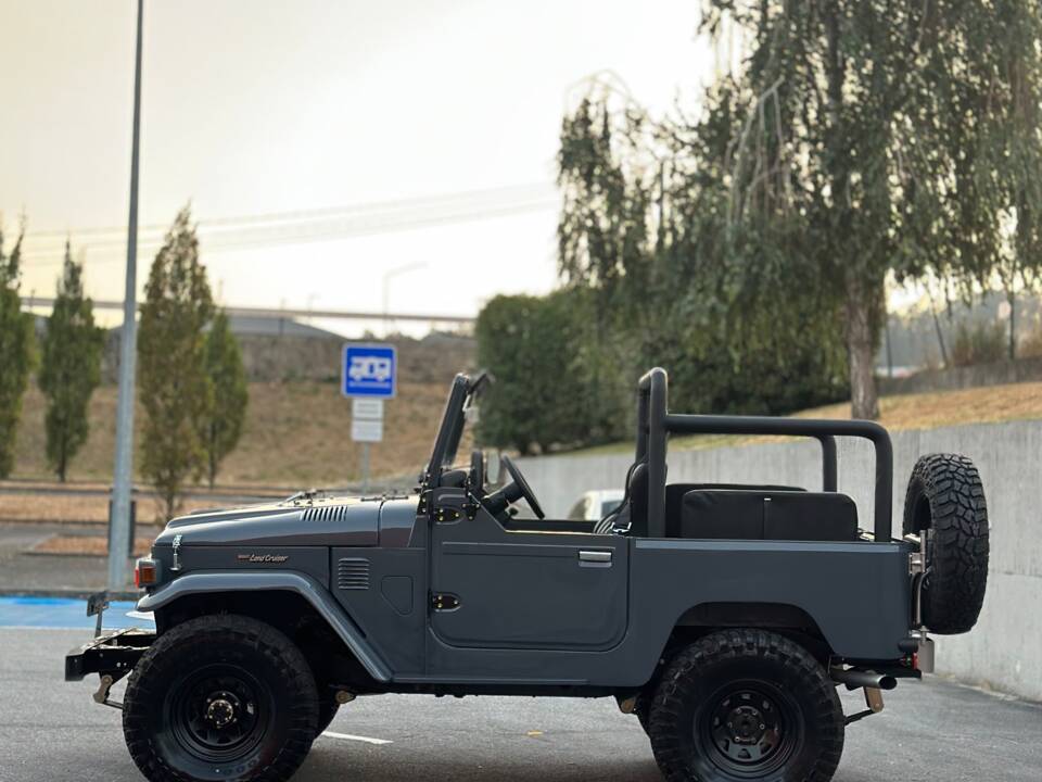 Image 3/50 of Toyota Land Cruiser BJ 40 (1981)