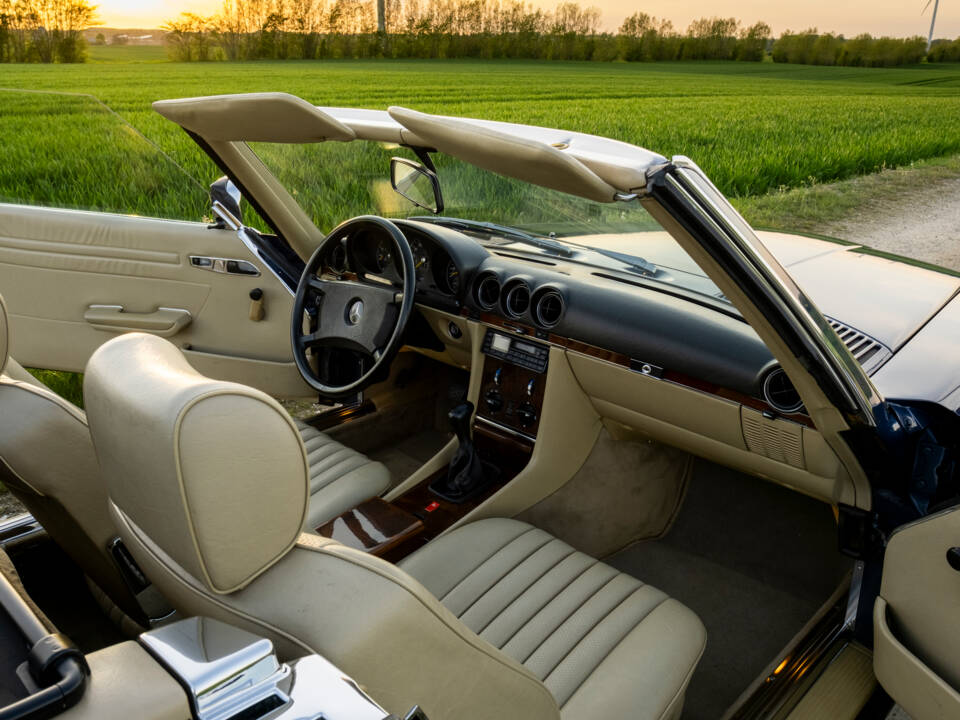 Immagine 22/42 di Mercedes-Benz 300 SL (1986)